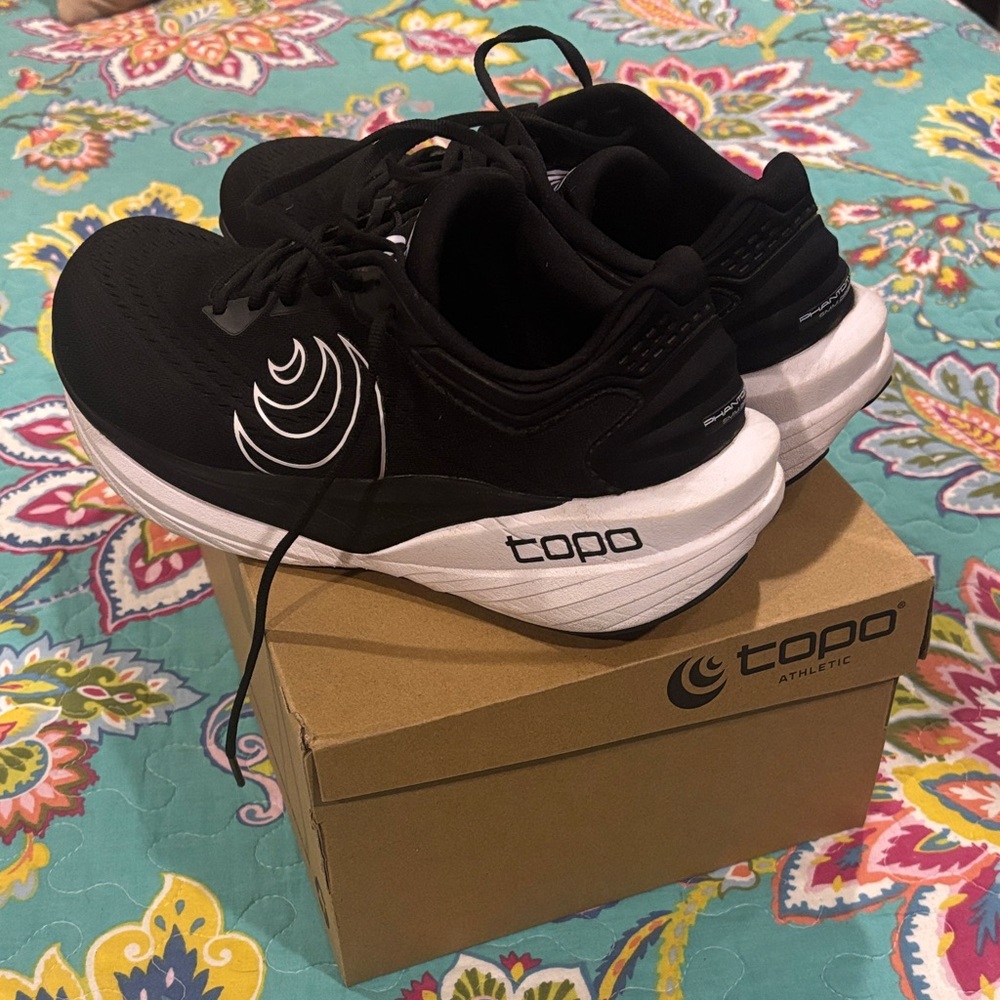 Topo Athletic Phantom 4 – Women’s 8.5 (Black/White) | EUC🎉